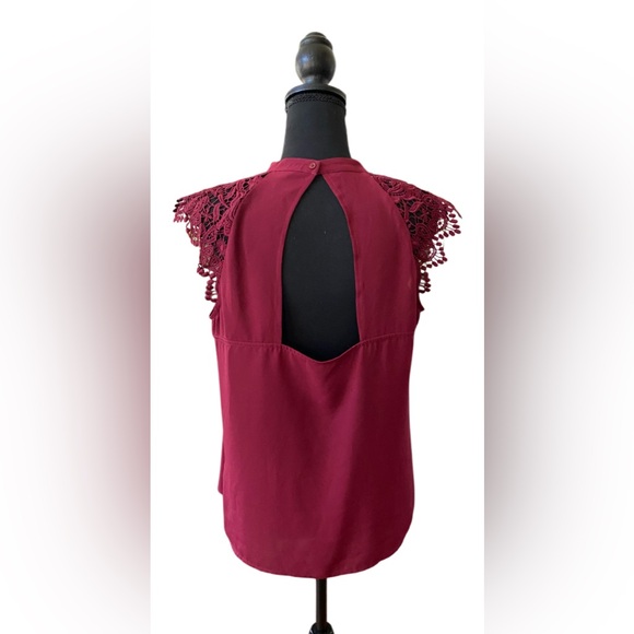 Express: Stylish Burgundy Top with Lace Details - Picture 11 of 17